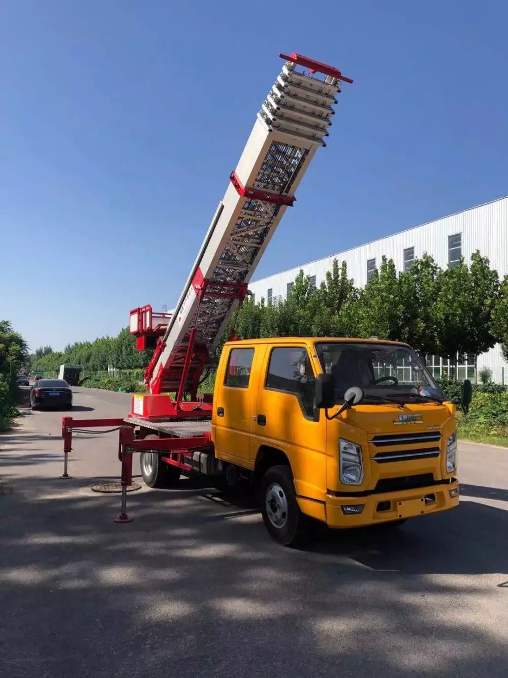 南京高淳附近的云梯车出租服务：轻松解决高空作业需求